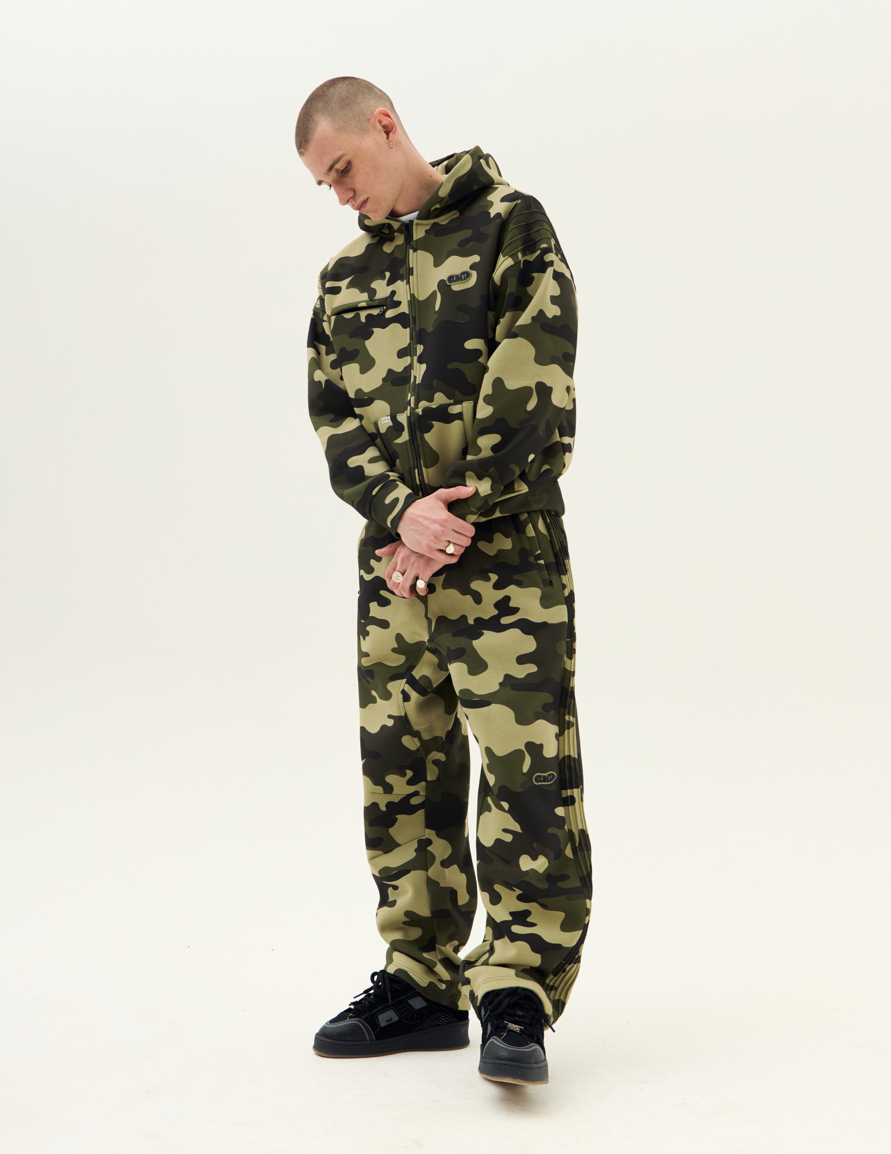 Pintuck Essential Sweatpants - Camo