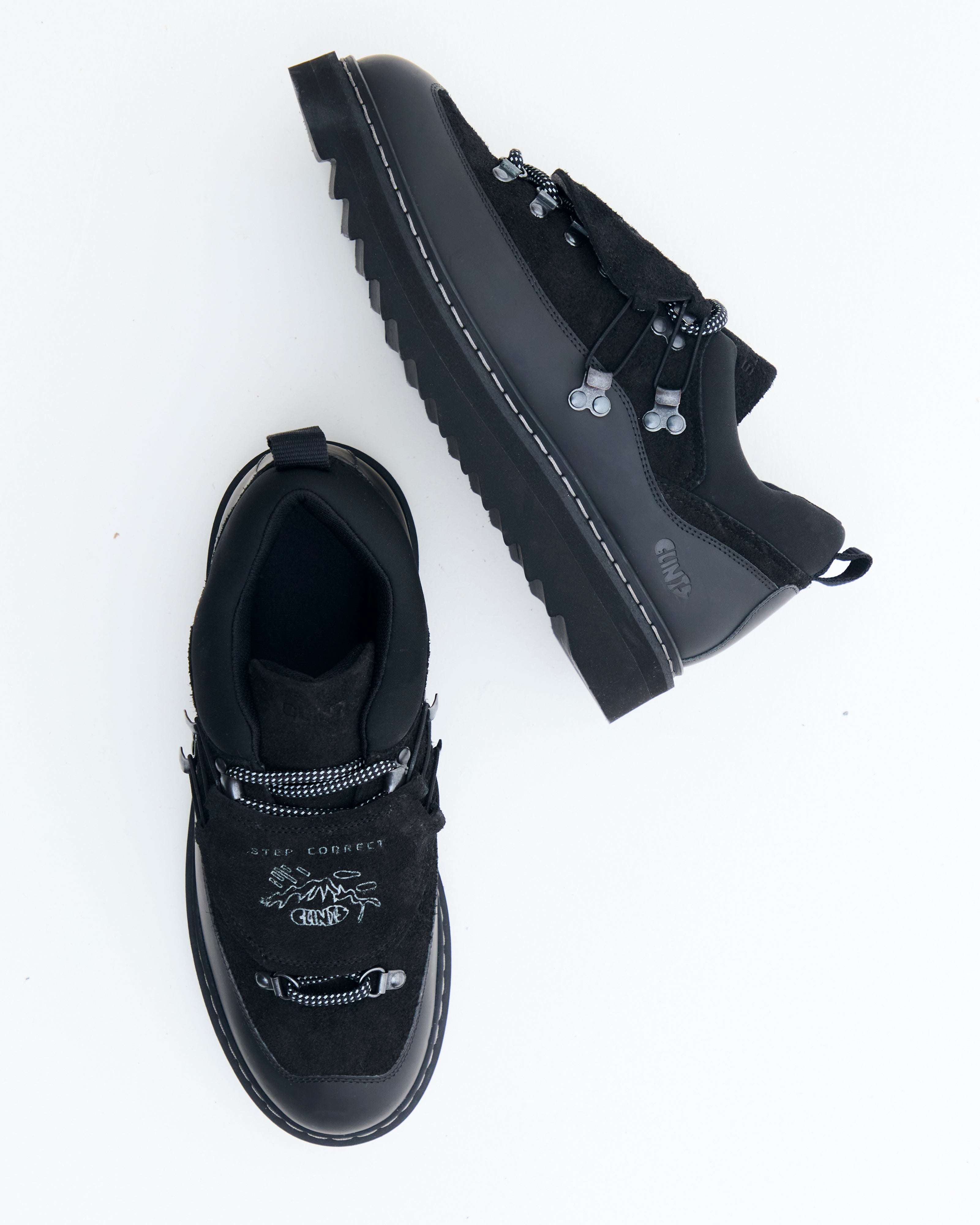 Clints Hikes - All Black