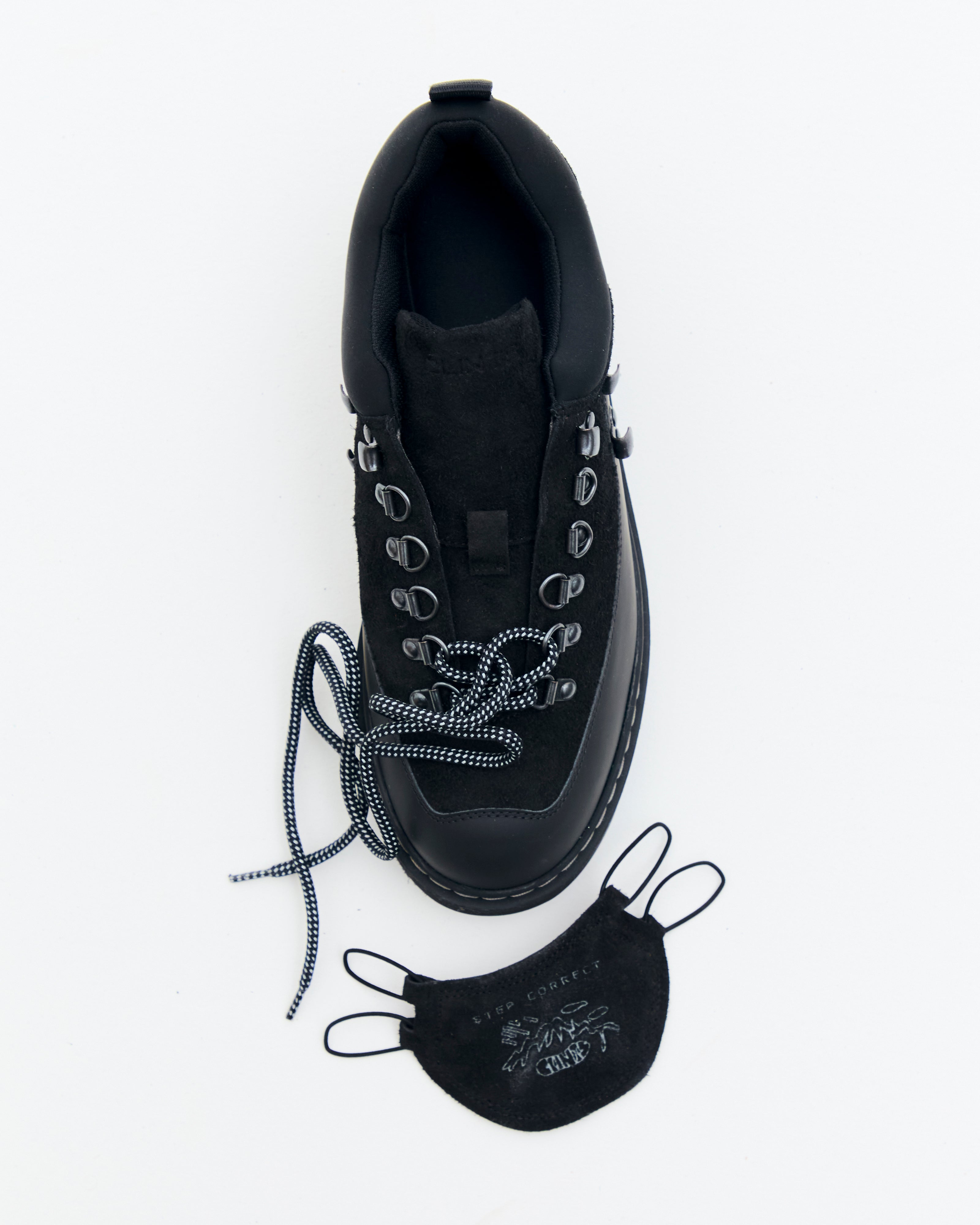 Clints Hikes - All Black