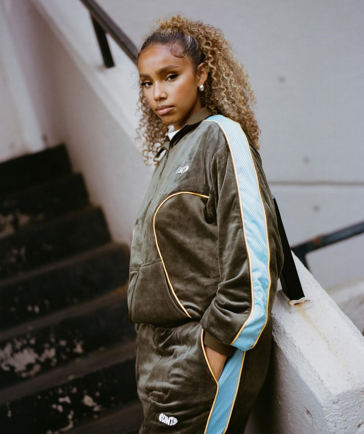 Velour track pant - Green/Blue